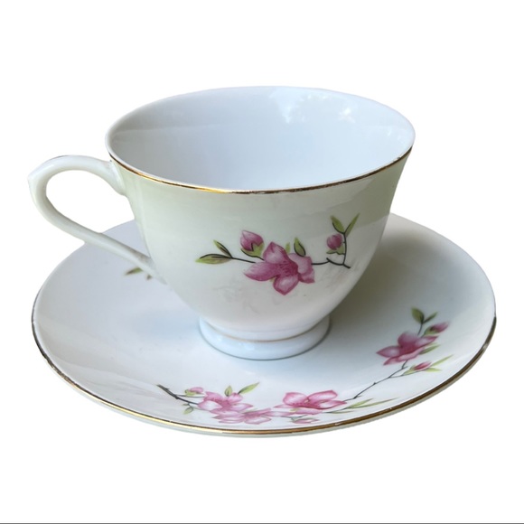 Beautiful Fine Bone China set of 4 - Cherry Blossoms Teacup and Saucer. - Picture 4 of 11